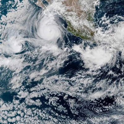 Huracán Priscilla gana fuerza y provoca oleaje y lluvias en México