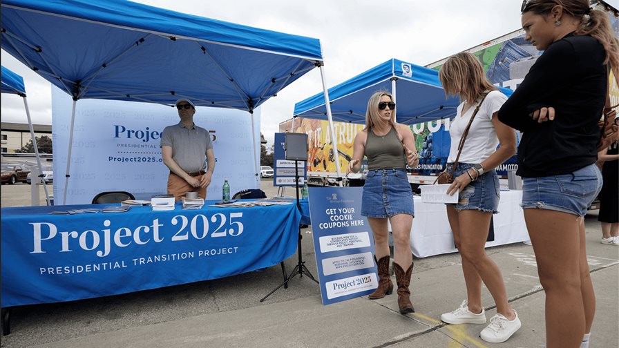 Trump amenaza con eliminar agencias en medio de puja con demócratas por cierre de Gobierno